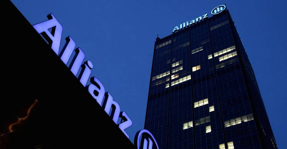 Επίσημη ανακοίνωση εξέδωσε η Allianz αναφορικά με τα σπαστά πιστοποιητικά ασφάλισης που έχουν κυκλοφορήσει το τελευταίο διάστημα και φέρουν το σήμα της. Τα εν λόγω πιστοποιητικά υποτίθεται ότι παρέχουν κάλυψη για δάνεια μέσω διαδικτύου, με την εταιρεία να τονίζει ότι έχει προβεί σε όλες τις νόμιμες ενέργειες ενάντια στην παράνομη χρήση της επωνυμίας της.
