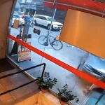 Ένα απλό τρακάρισμα οδήγησε 26χρονο οδηγό να ισοπεδώσει έναν 54χρονο με το αμάξι του – Σοκαριστικό βίντεο